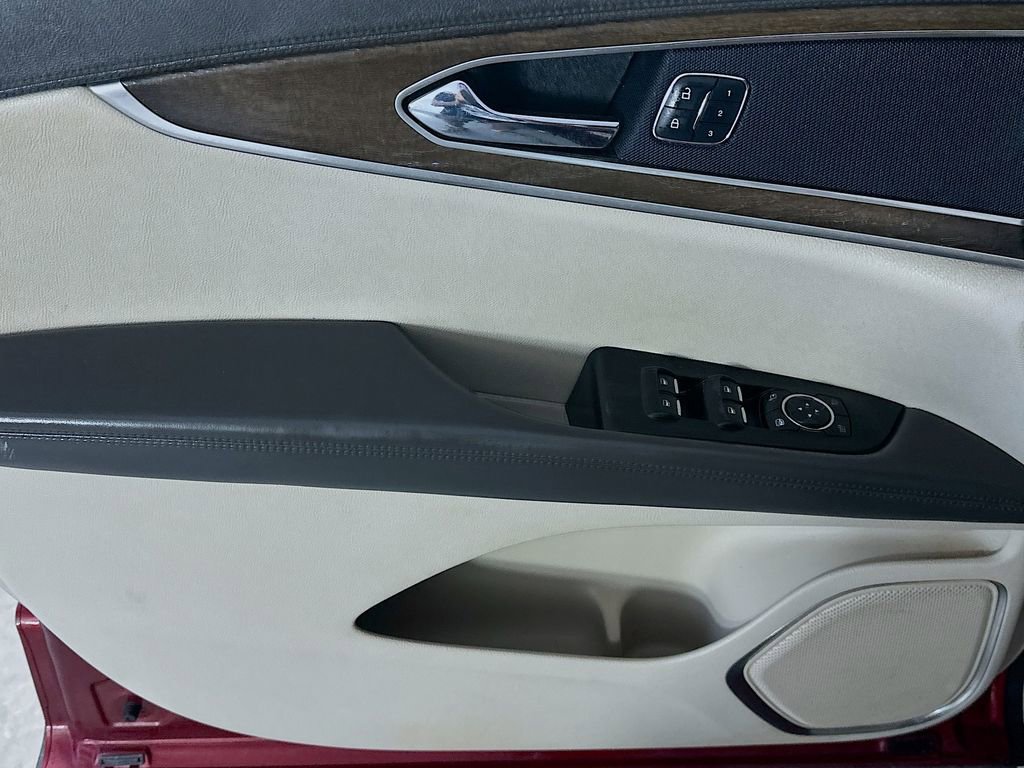 Used 2016 Lincoln MKX Reserve FWD image 25