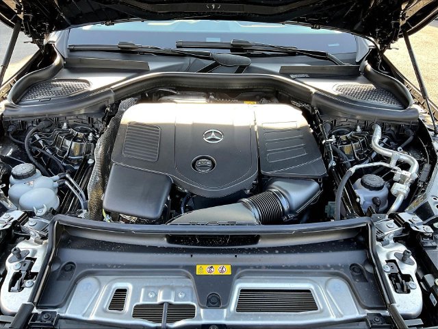 Used 2026 Mercedes-Benz GLC 300 4MATIC image 32