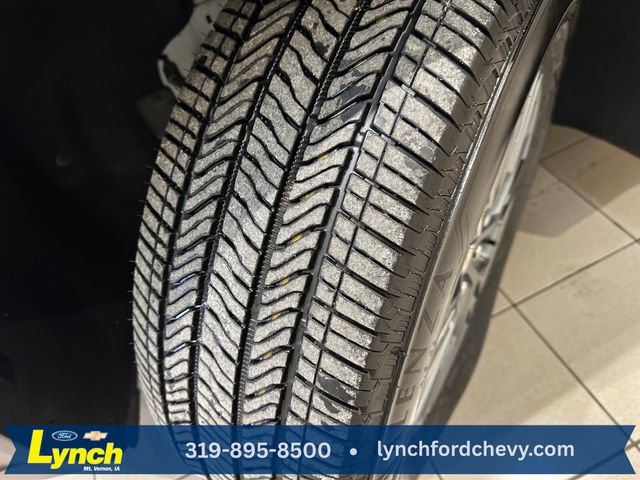 Used 2025 Chevrolet Traverse LT image 30