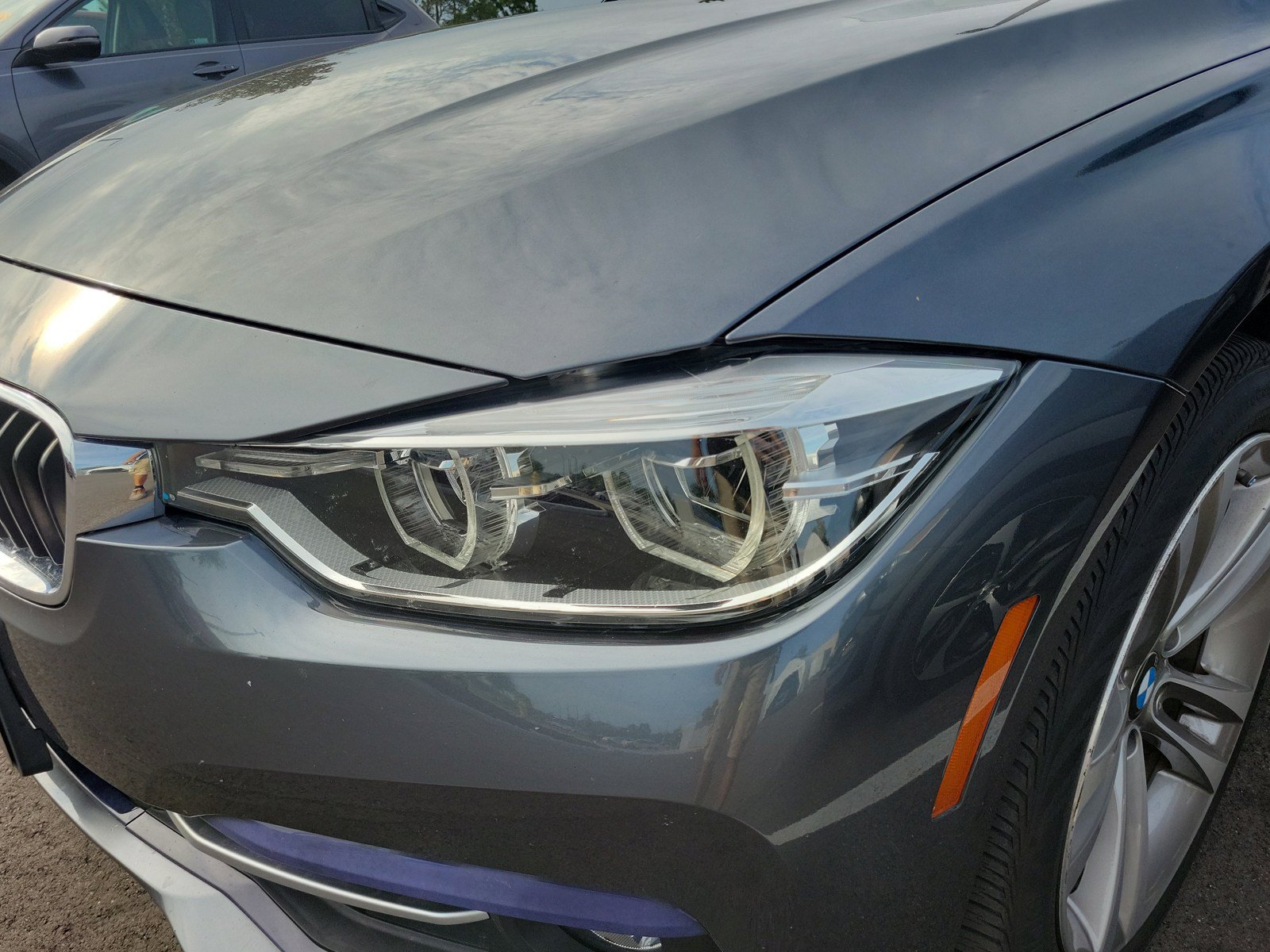 Used 2018 BMW 330i xDrive Sedan AWD/4WD image 5