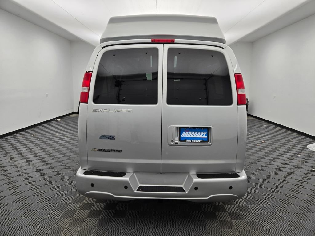Used 2021 Chevrolet Express 2500 w/ Enhanced Convenience Package image 3