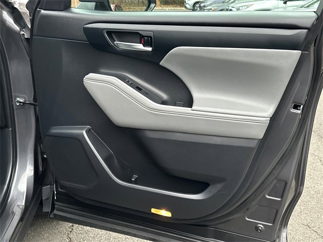 Certified 2024 Toyota Highlander XLE image 16