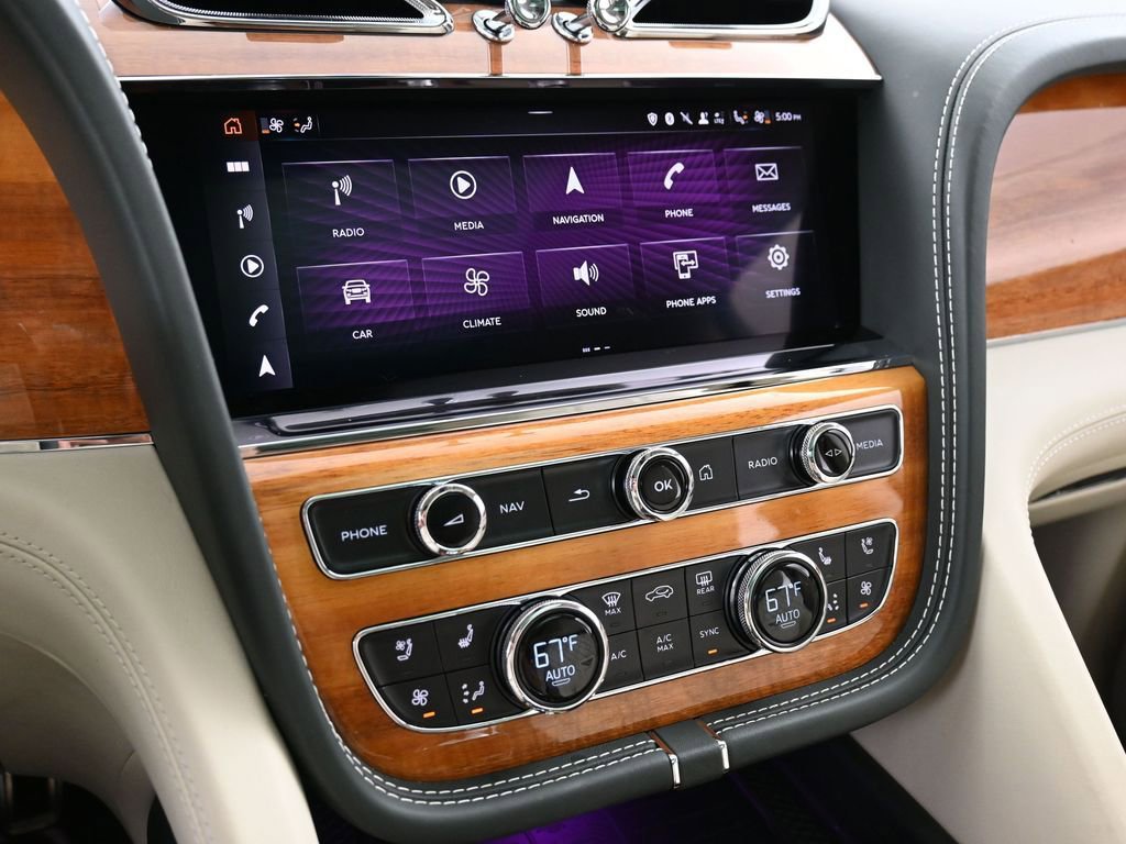Used 2022 Bentley Bentayga AWD/4WD image 22