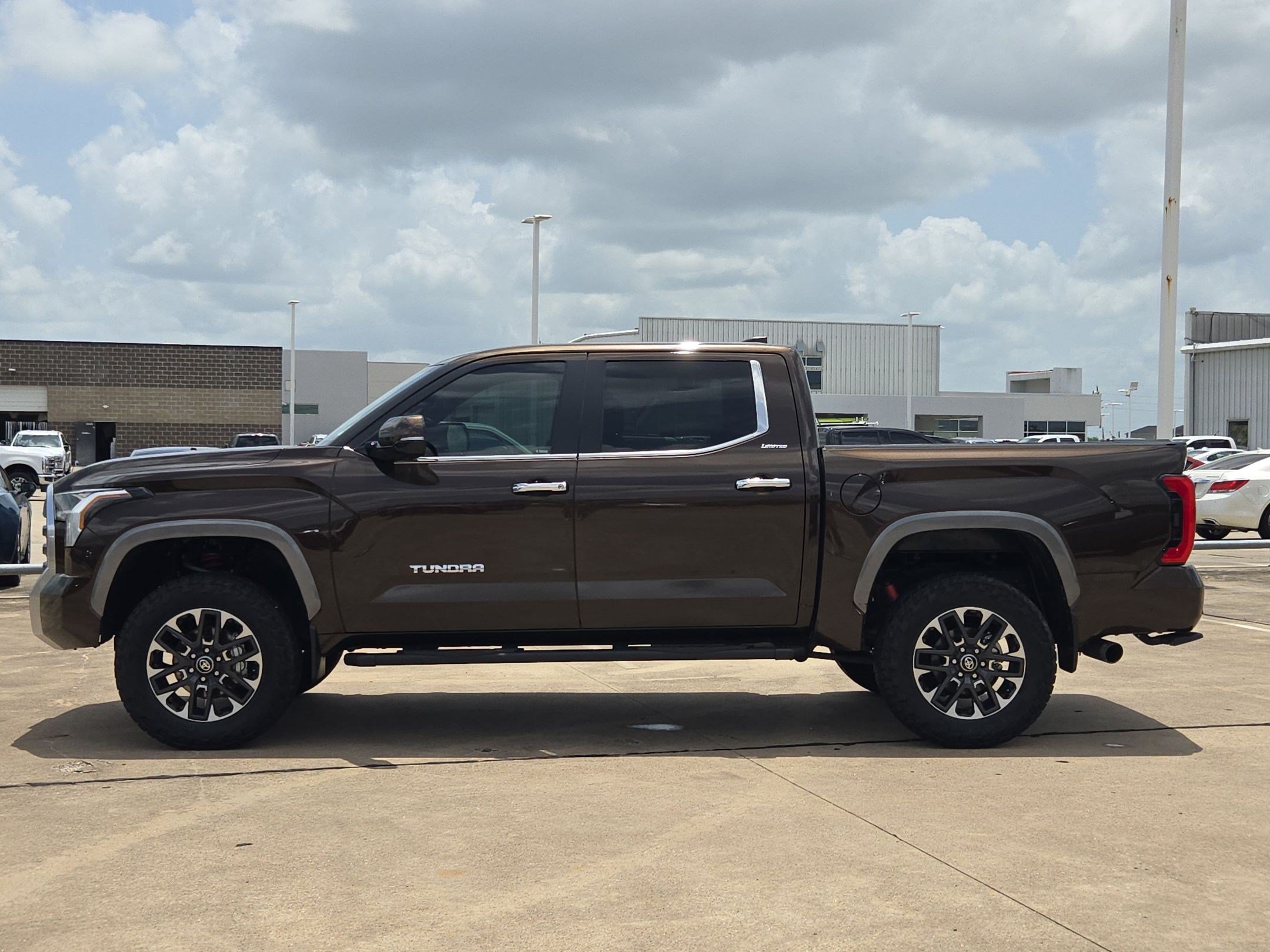 Used 2025 Toyota Tundra Limited w/ Power Package AWD/4WD image 9
