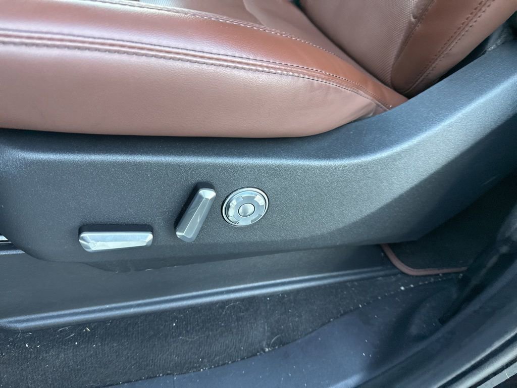 Used 2025 Lincoln Navigator Reserve image 14
