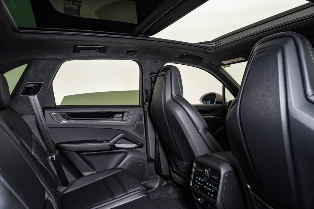 New 2026 Porsche Cayenne GTS AWD/4WD image 16