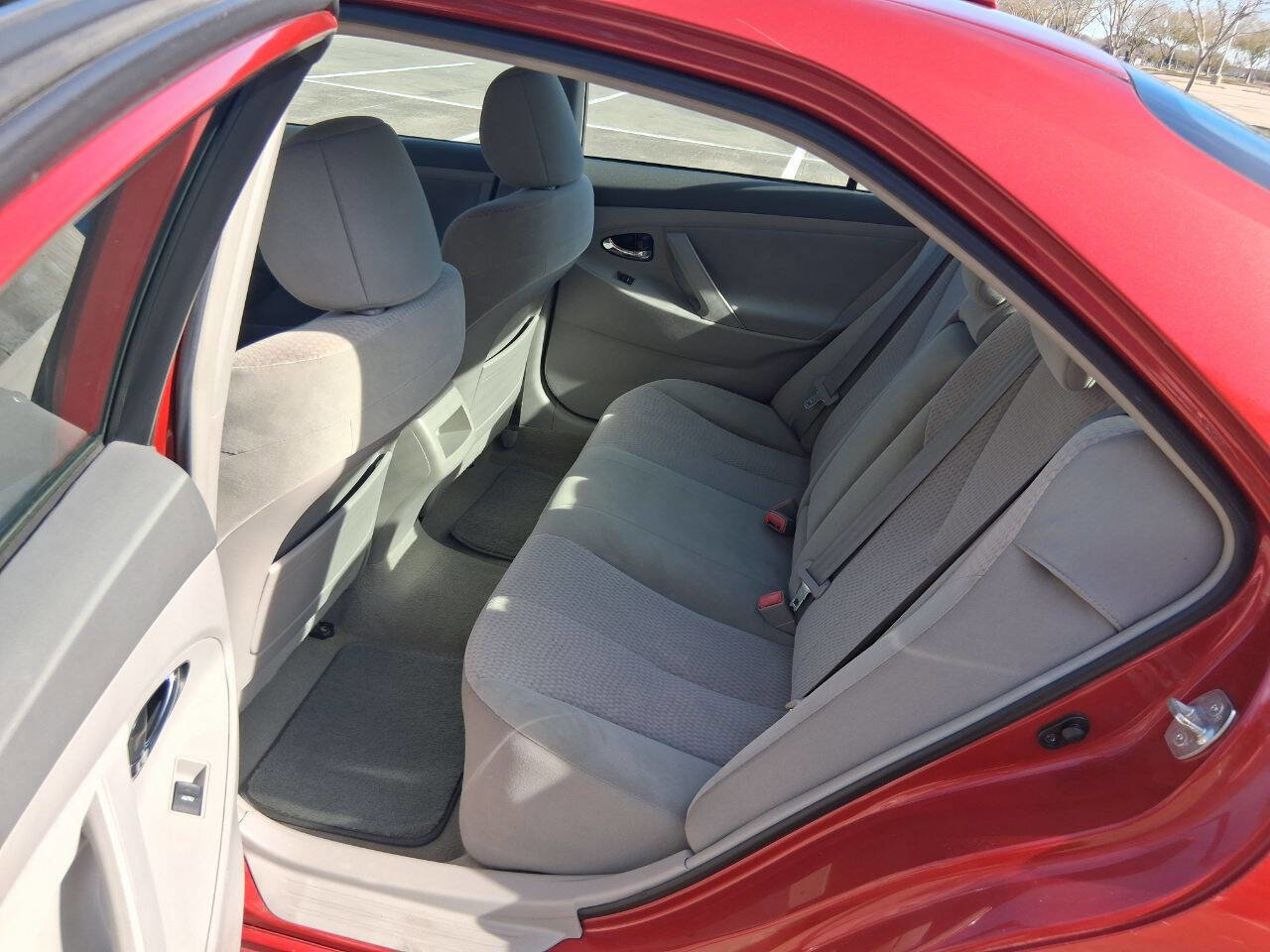 Used 2011 Toyota Camry LE FWD image 13