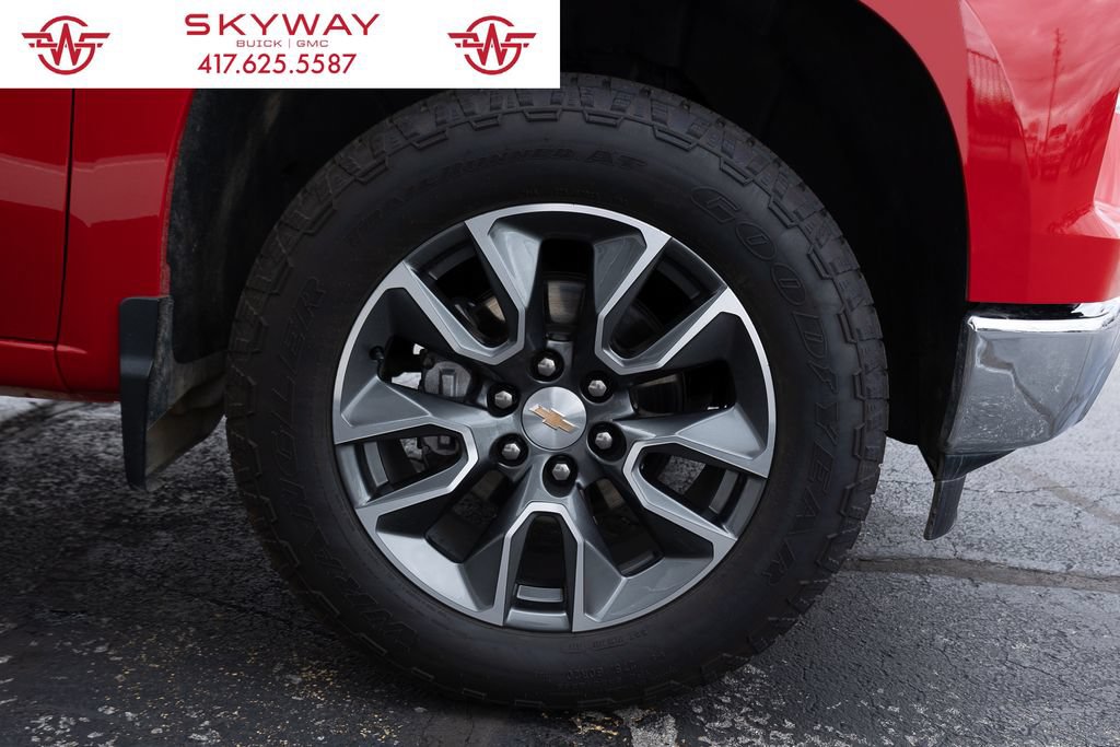 Used 2025 Chevrolet Silverado 1500 LT AWD/4WD image 24