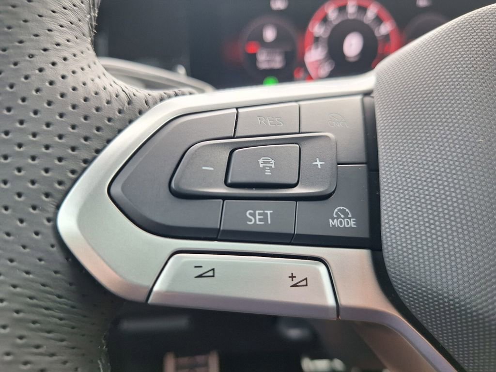 New 2026 Volkswagen Tiguan SEL R-Line image 13