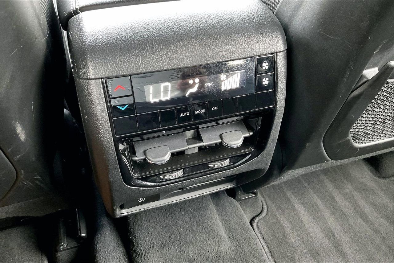 Used 2024 Jeep Grand Cherokee L Laredo AWD/4WD image 16