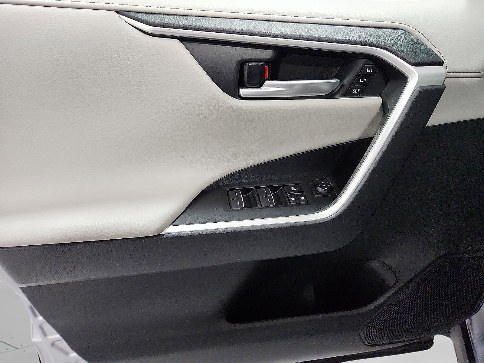 Used 2025 Toyota RAV4 Limited AWD/4WD image 8