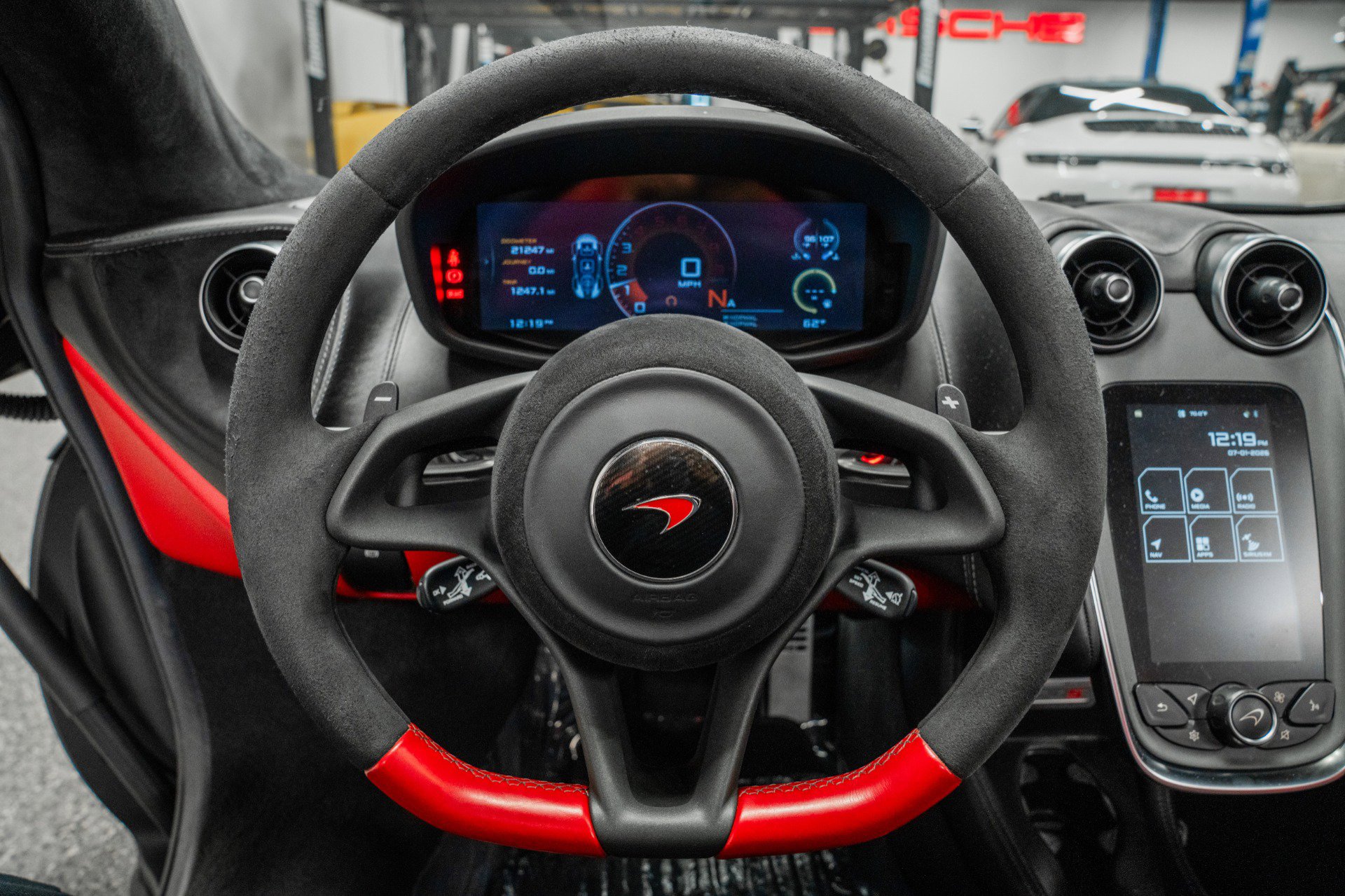 Used 2018 McLaren 570S Spider image 13