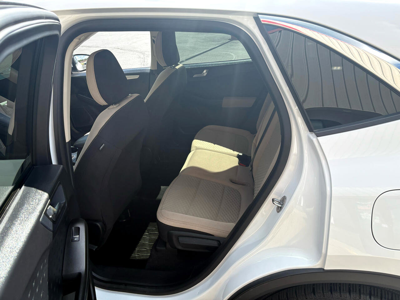 Used 2020 Ford Escape SE image 13
