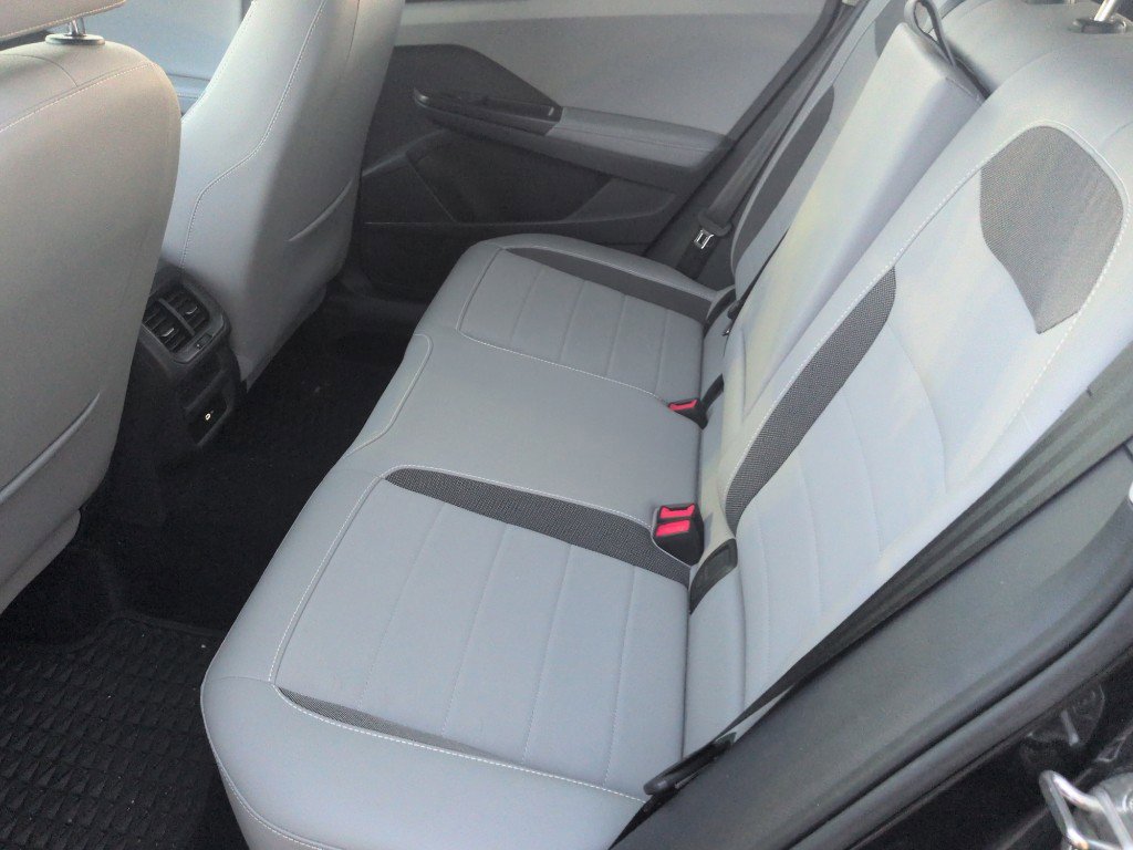 Used 2024 Volkswagen Taos SE image 6