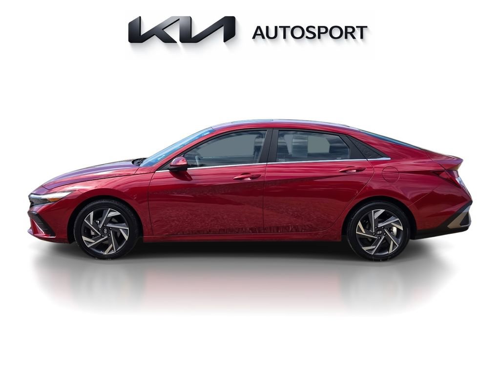 Used 2025 Hyundai Elantra SEL FWD image 14