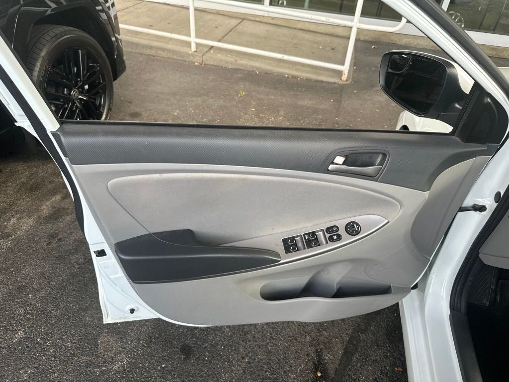 Used 2015 Hyundai Accent GS FWD image 11