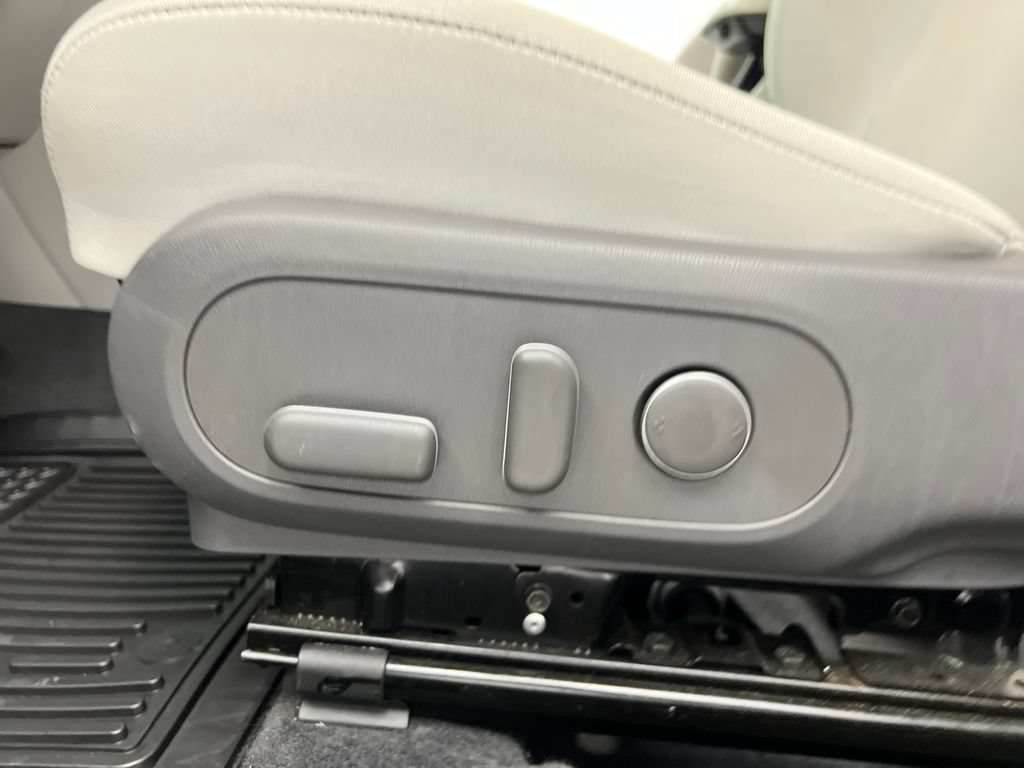 Used 2025 Hyundai Kona SEL FWD image 13
