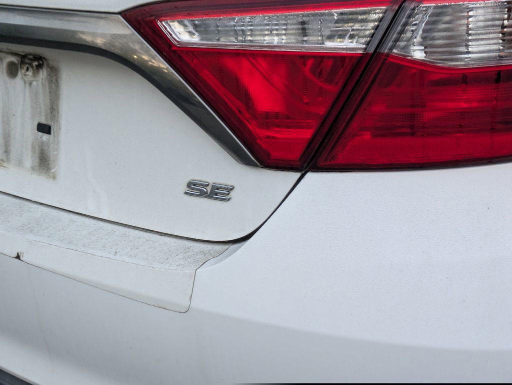 Used 2017 Toyota Camry SE image 8