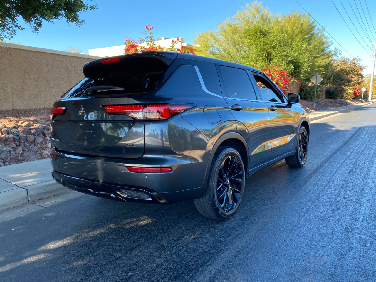 Used 2024 Mitsubishi Outlander SE Black Edition image 5