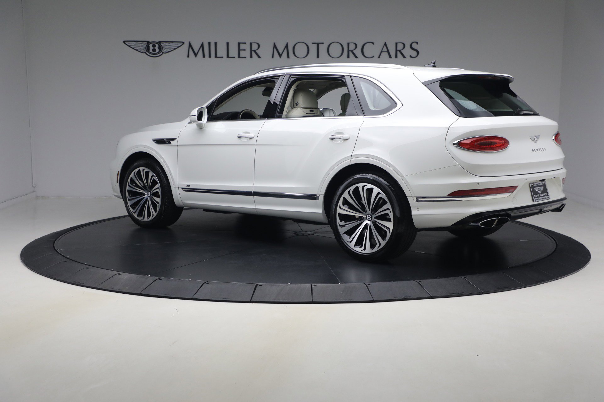 Used 2022 Bentley Bentayga AWD/4WD image 4