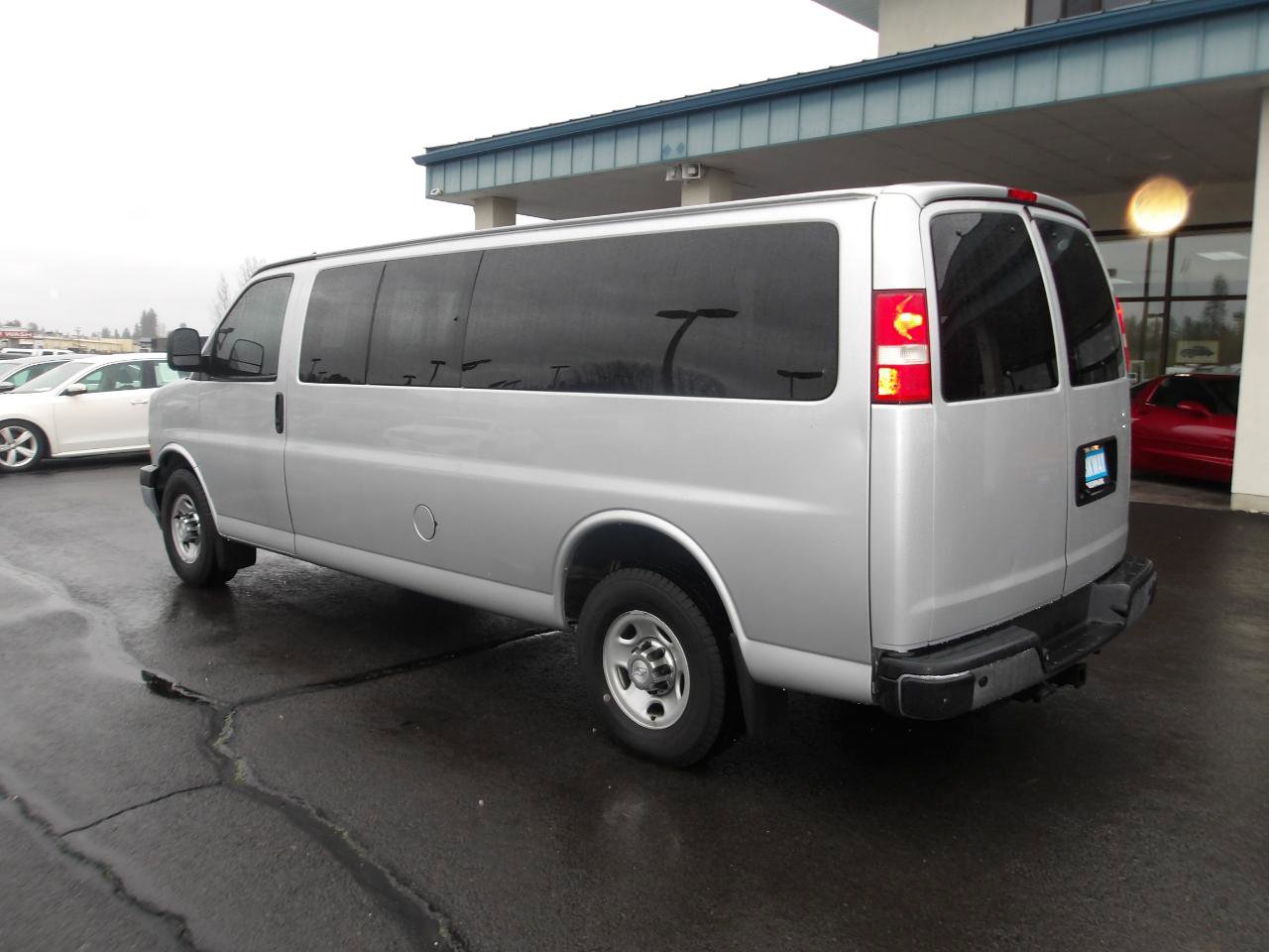 Used 2018 Chevrolet Express 3500 LT w/ LT Preferred Equipment Group RWD image 3