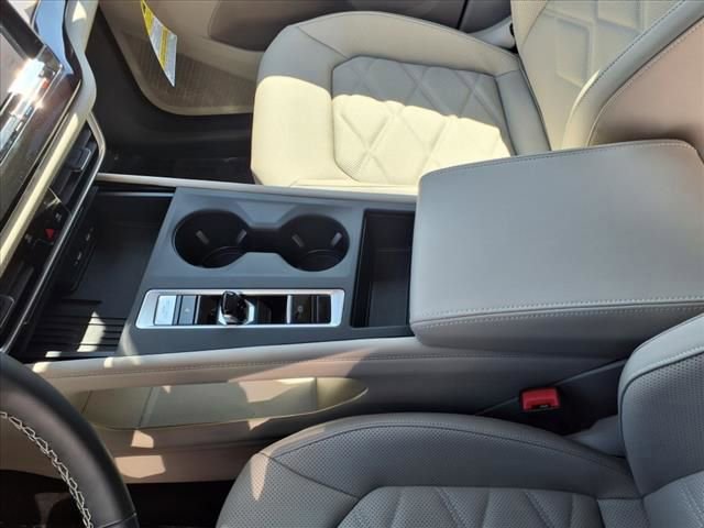 New 2025 Volkswagen Atlas SE image 13