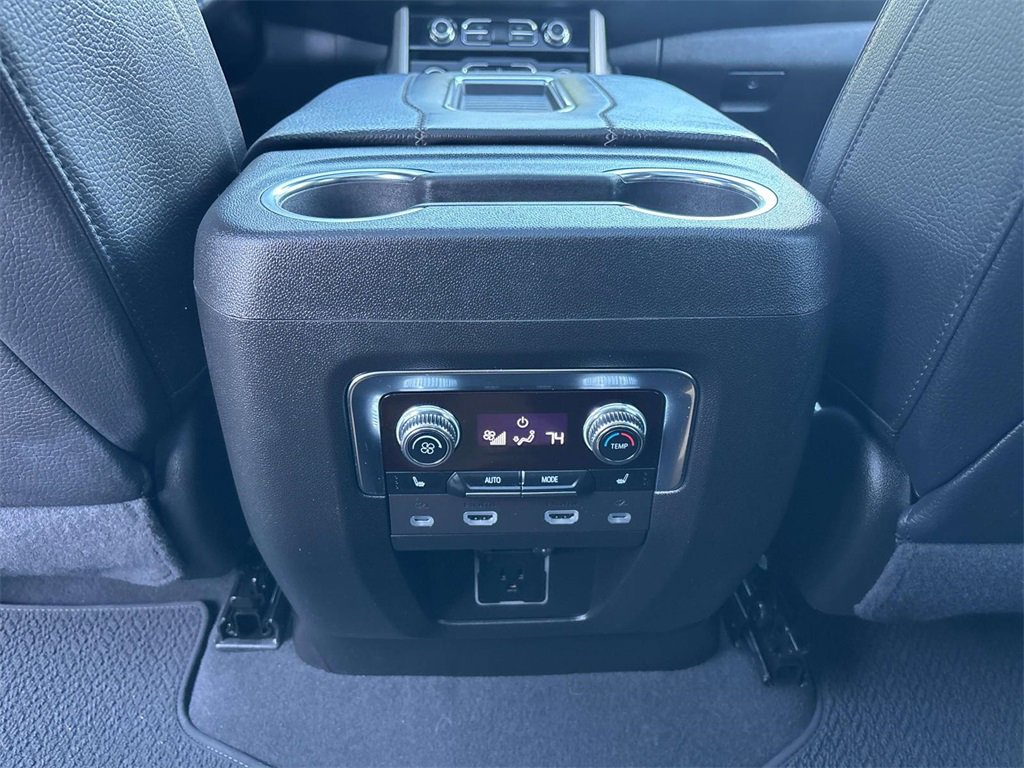 Used 2024 GMC Yukon Denali w/ Denali Reserve Package image 12
