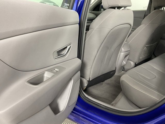 Used 2025 Hyundai Elantra SEL image 15