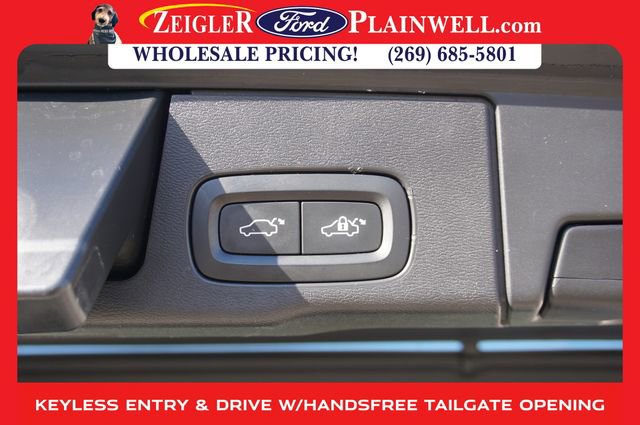 Used 2018 Volvo XC60 T6 Momentum w/ Advanced Package image 11