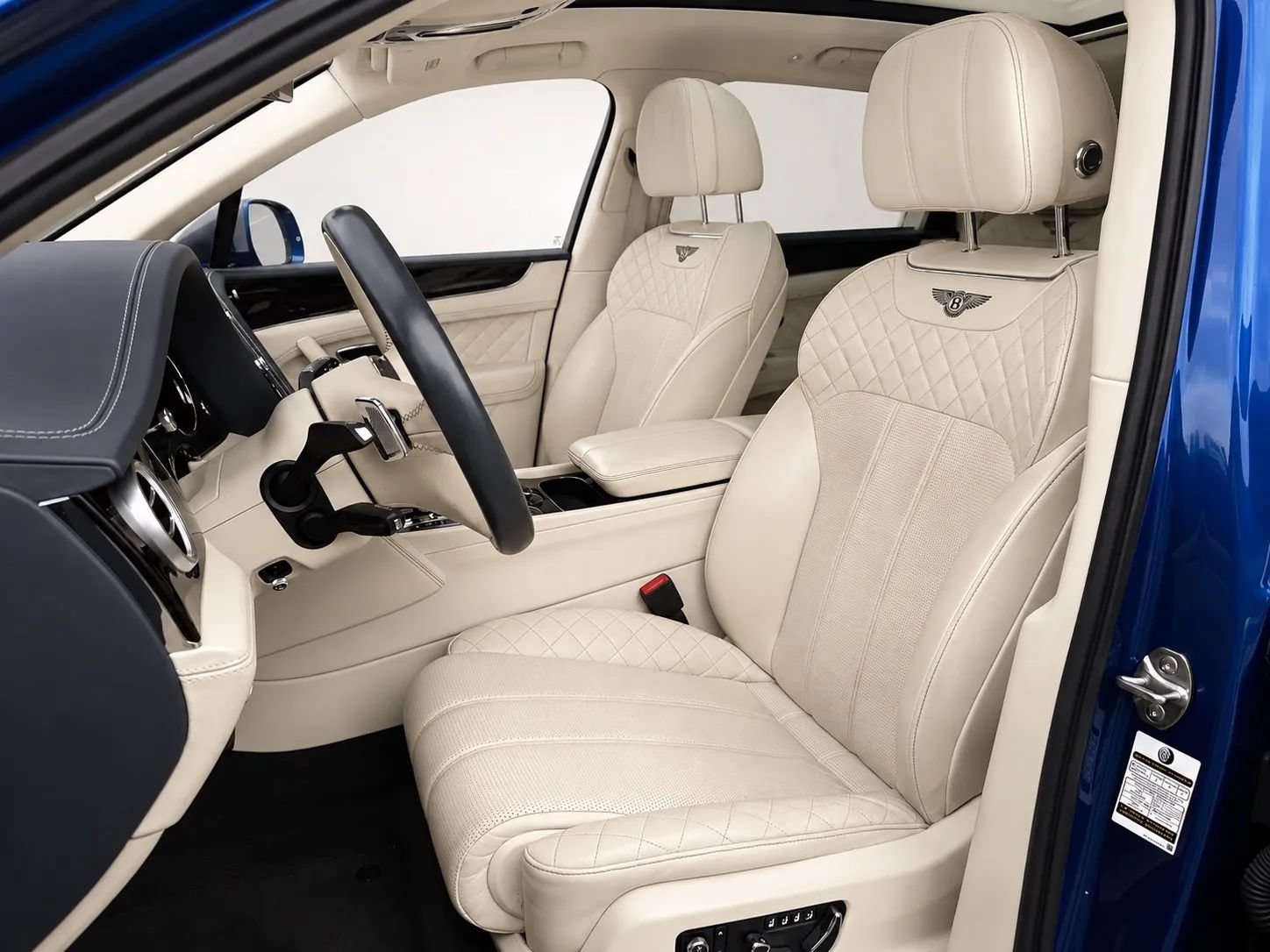 Used 2017 Bentley Bentayga AWD/4WD image 16