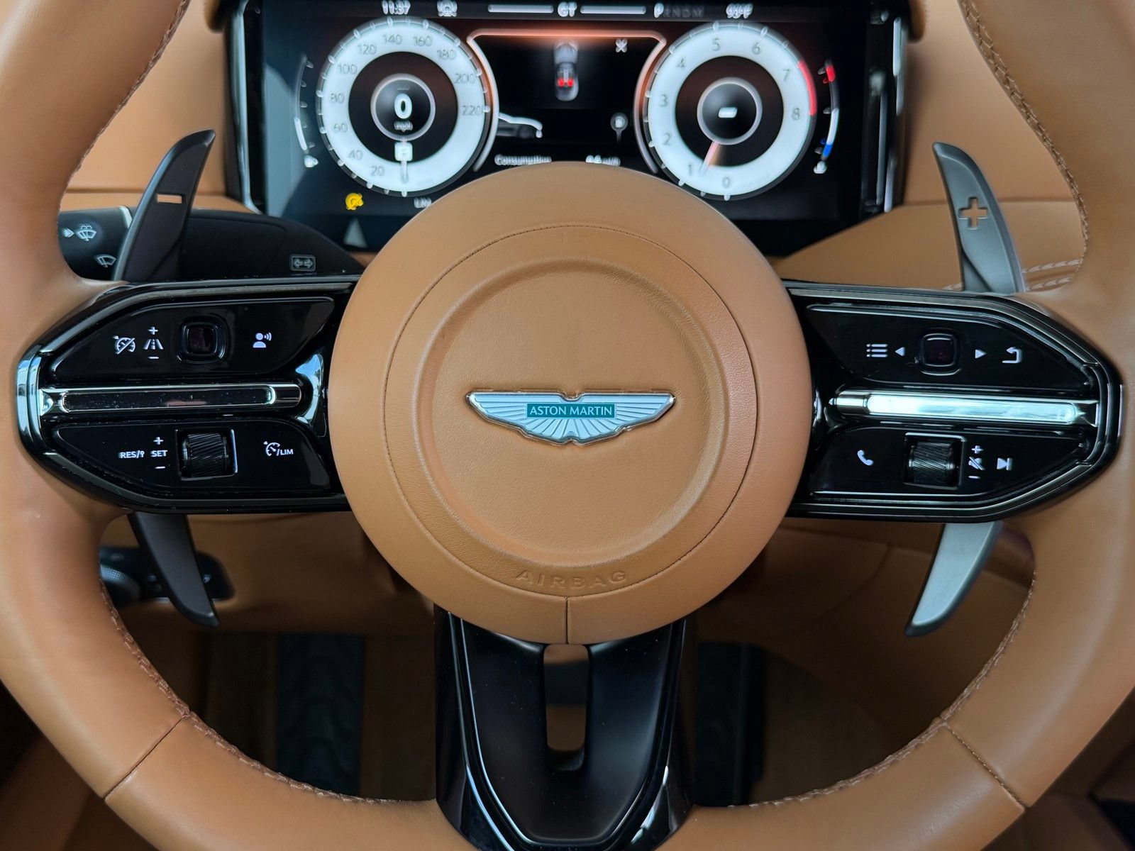 Used 2025 Aston Martin DB12 Convertible RWD image 15