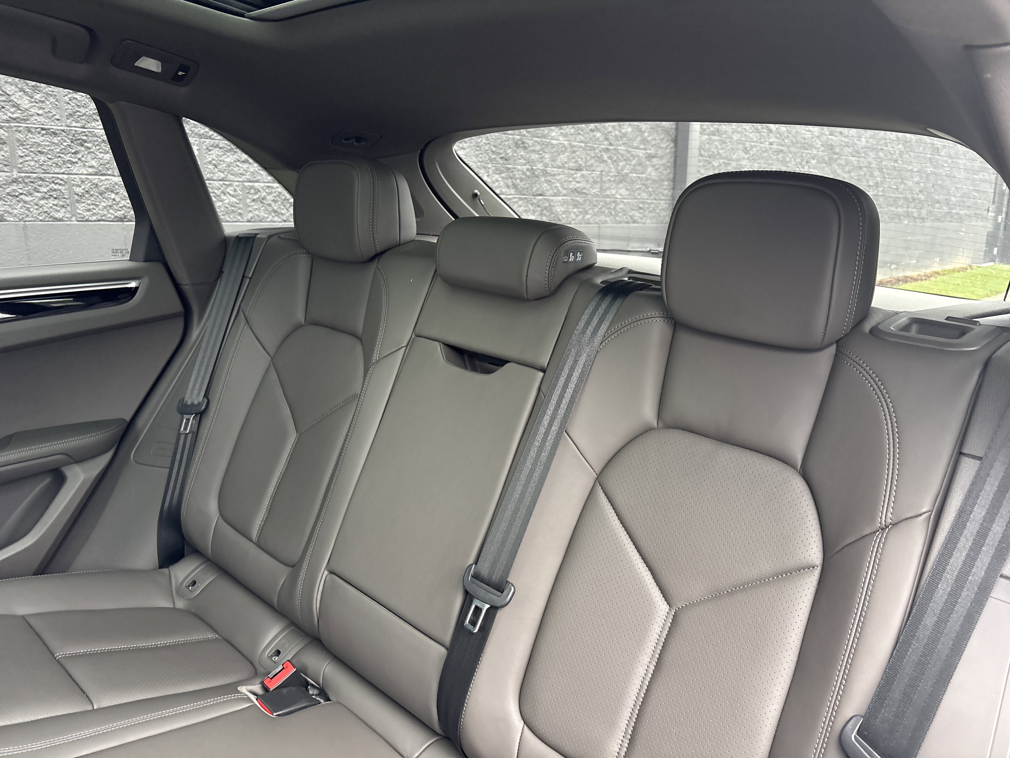 Certified 2025 Porsche Macan image 35