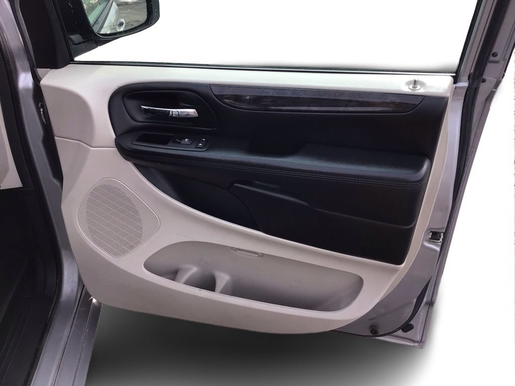 Used 2017 Dodge Grand Caravan SE FWD image 21