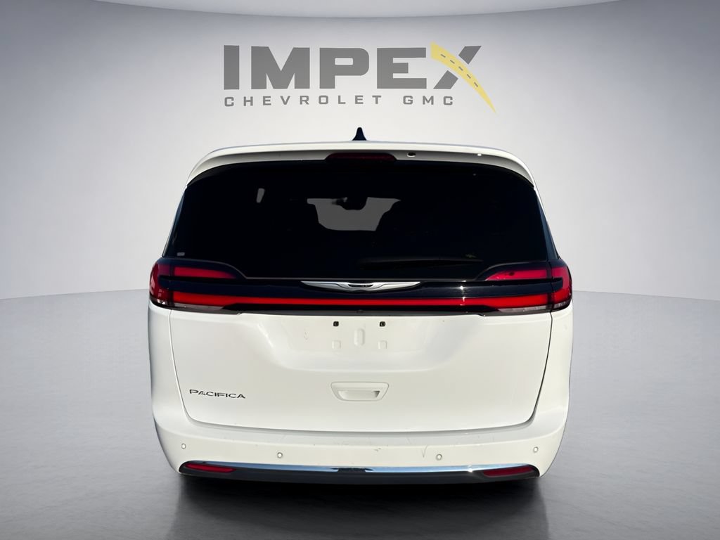 Used 2025 Chrysler Pacifica Select FWD image 4