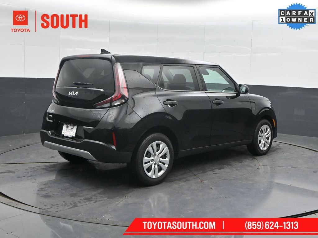 Used 2023 Kia Soul LX image 2