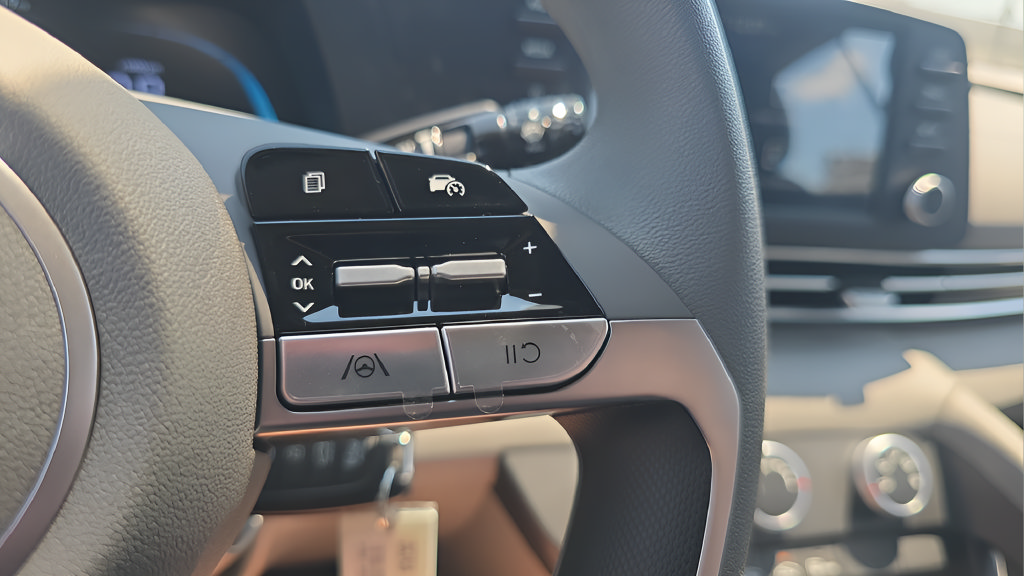 New 2026 Hyundai Elantra SE FWD image 24