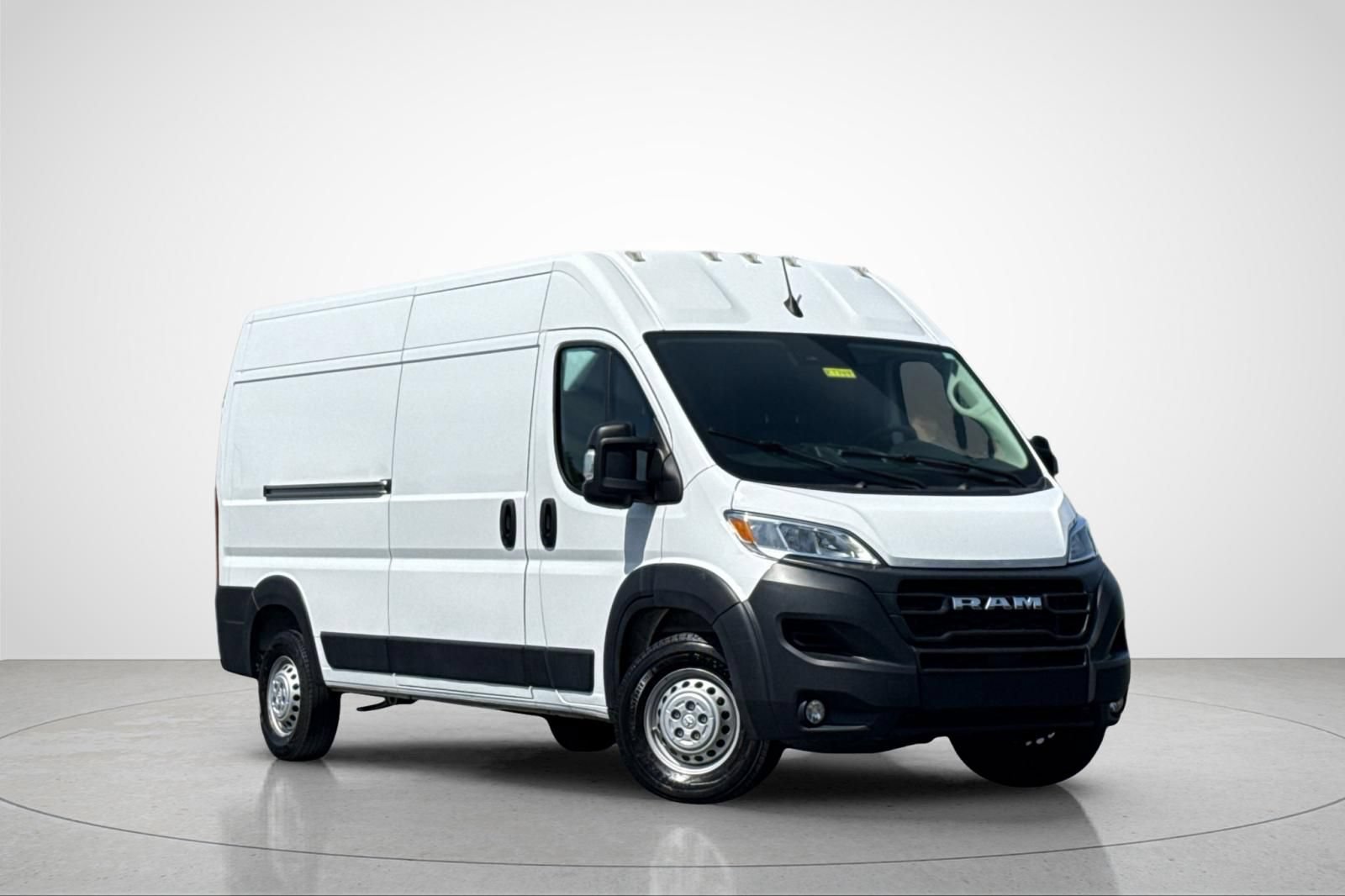 Used 2024 RAM ProMaster 2500 w/ Convenience Group FWD image 2