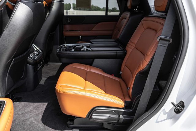 Used 2020 Lincoln Navigator Reserve AWD/4WD image 24
