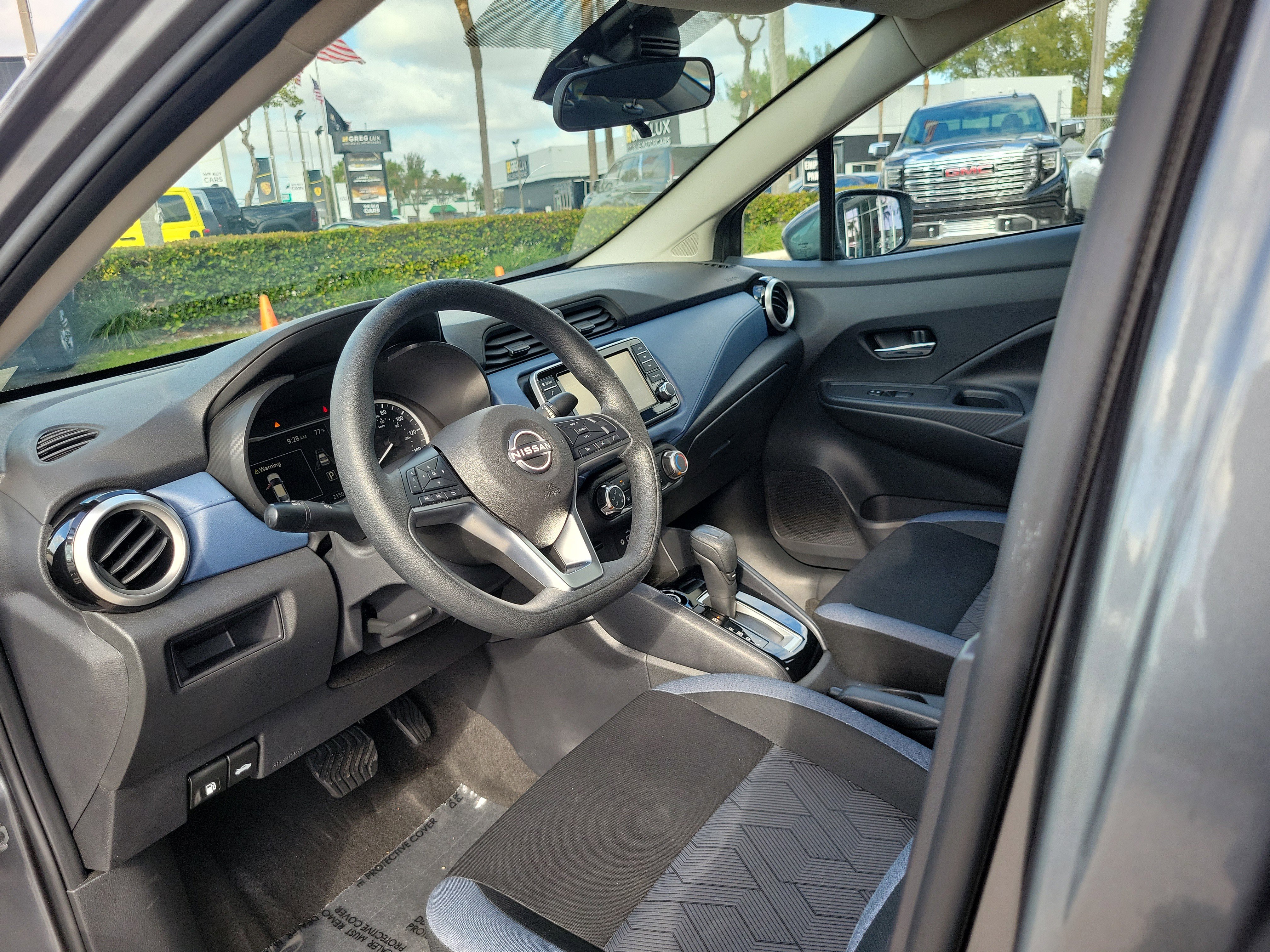 Used 2025 Nissan Versa SV image 11