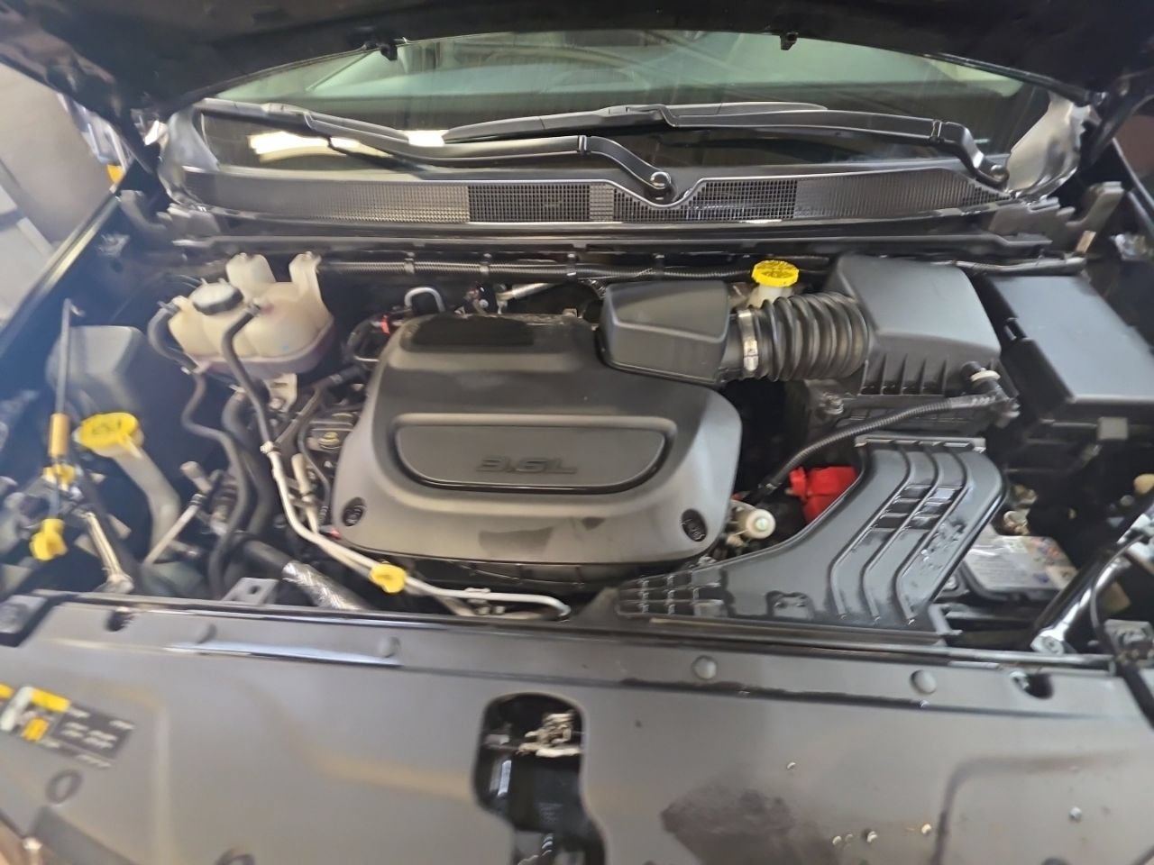 Used 2024 Chrysler Pacifica Touring-L FWD image 9
