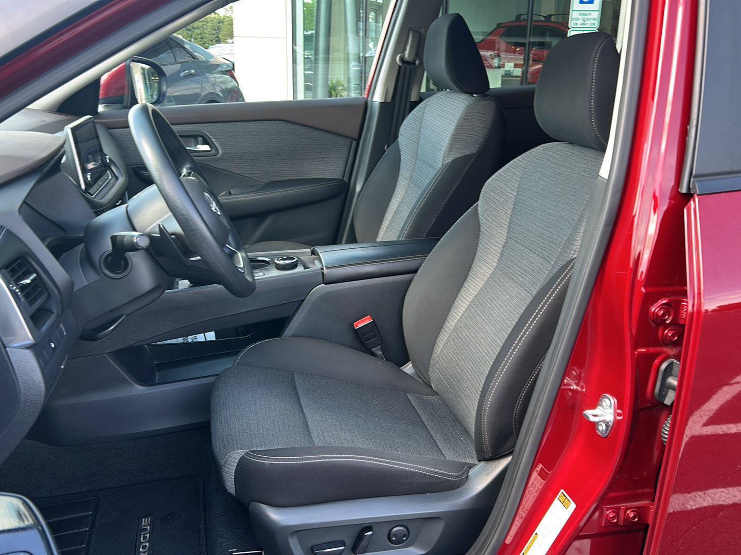 Used 2023 Nissan Rogue SV AWD/4WD image 13