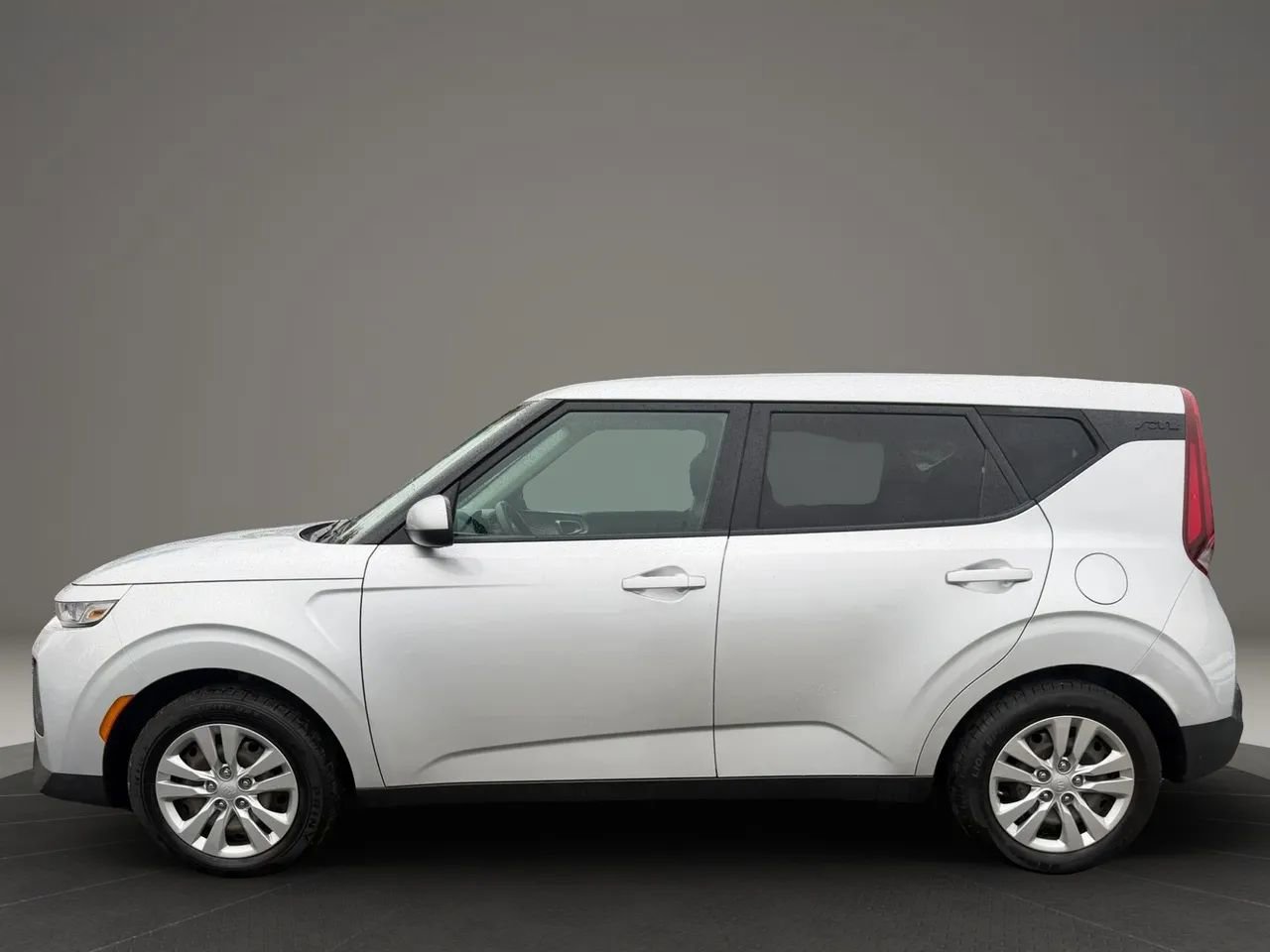 Used 2021 Kia Soul LX FWD image 8