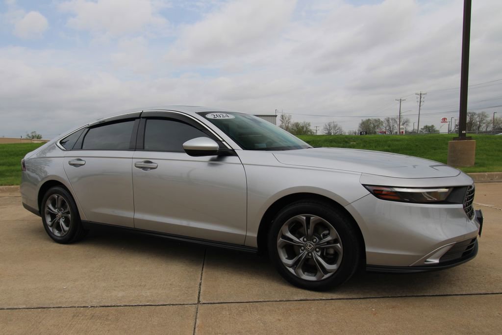 Used 2024 Honda Accord EX image 3