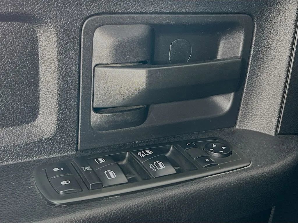 Used 2013 RAM 2500 Tradesman w/ Chrome Appearance Group image 18