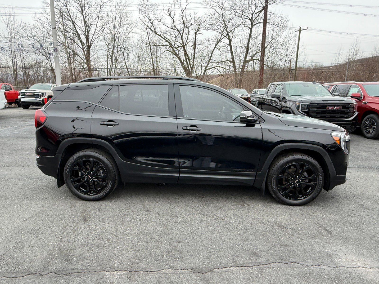 Used 2022 GMC Terrain SLT w/ Elevation Edition image 6