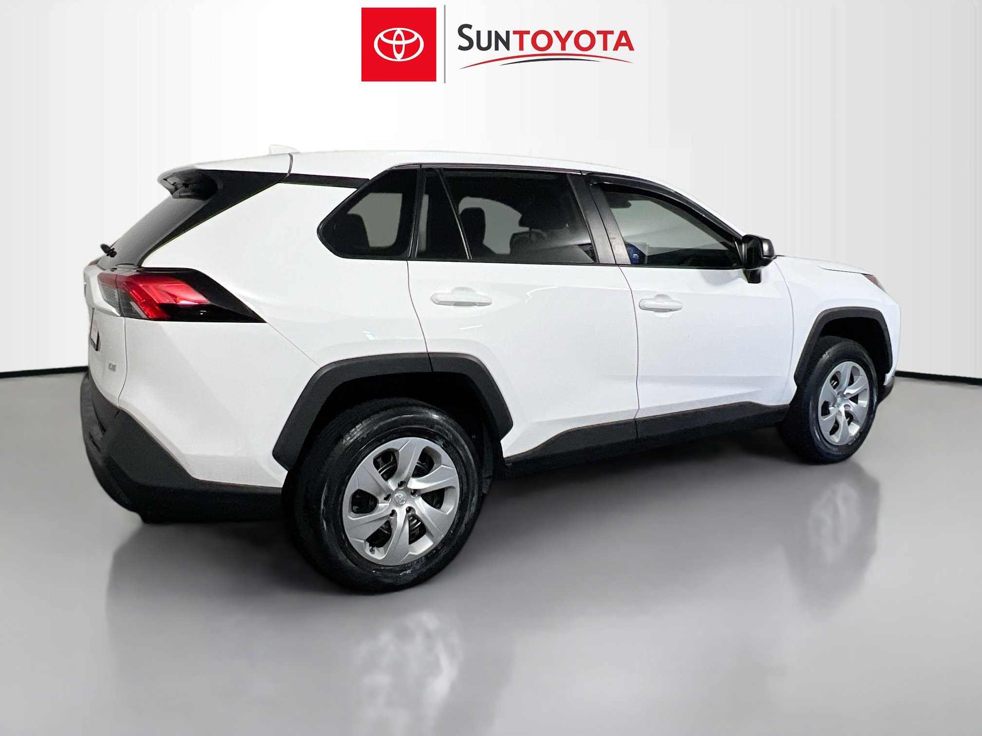 Used 2024 Toyota RAV4 LE FWD image 4