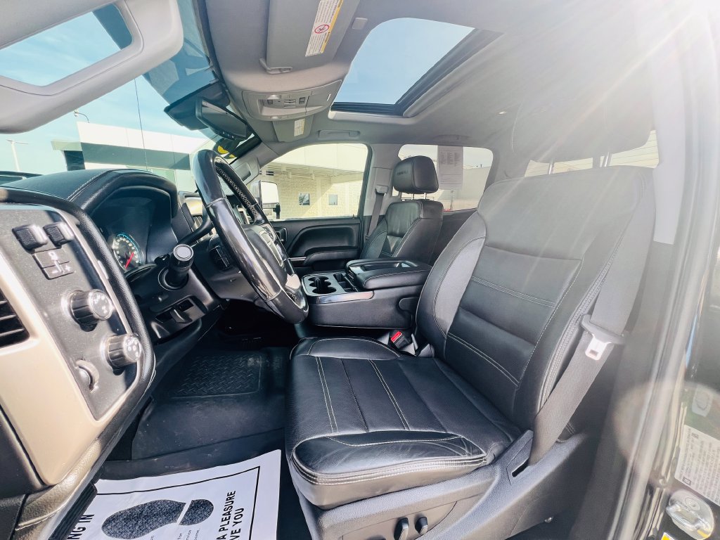 Used 2018 GMC Sierra 3500 Denali w/ Duramax Plus Package AWD/4WD image 17