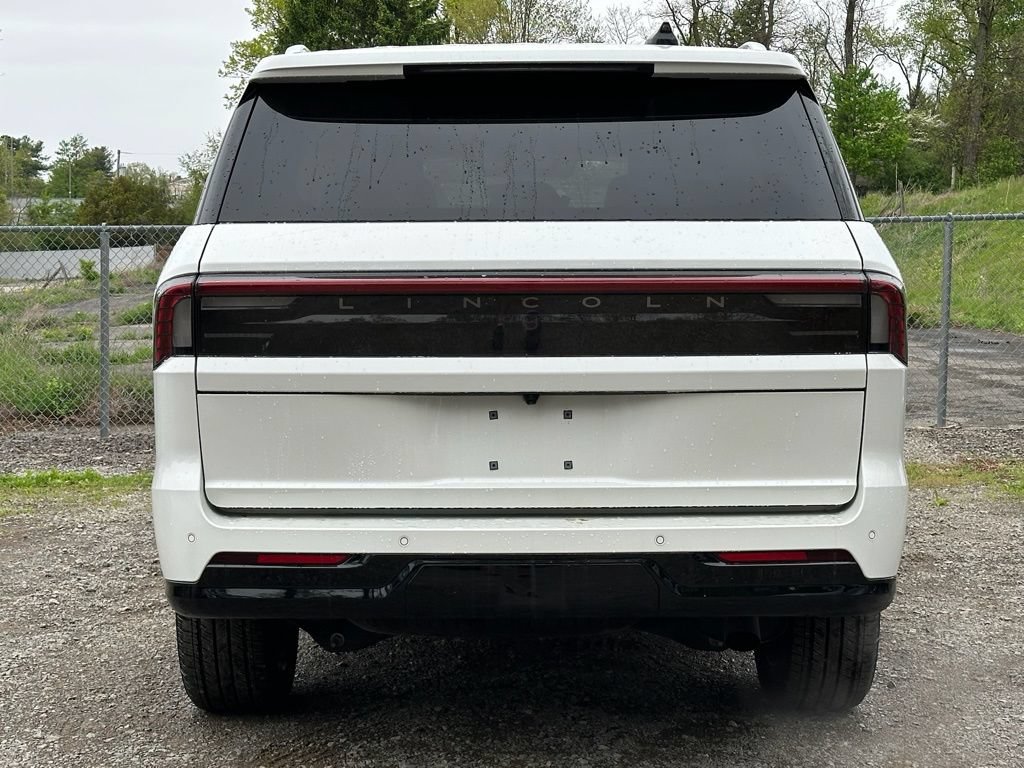 New 2025 Lincoln Navigator Reserve AWD/4WD image 4