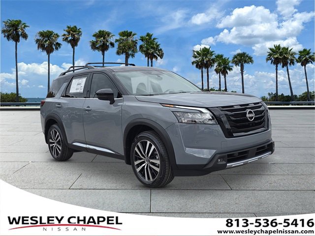 New 2025 Nissan Pathfinder Platinum w/ Black Appearance Package