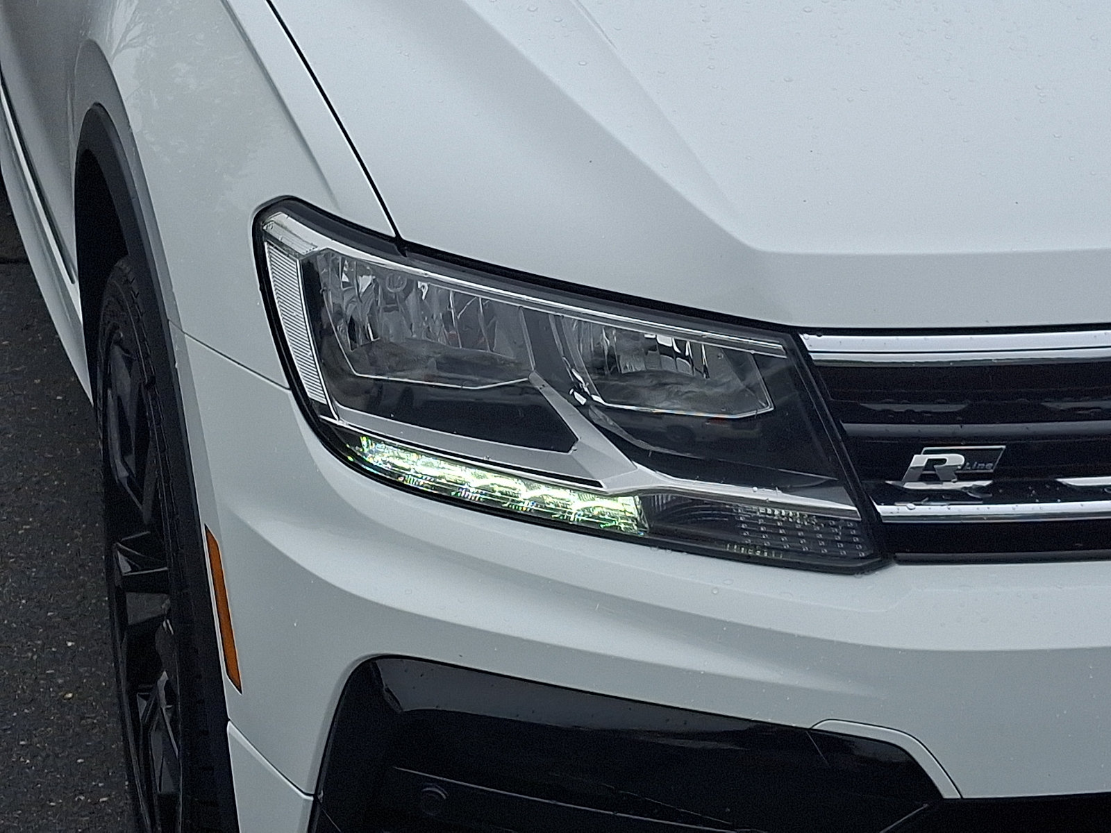 Used 2020 Volkswagen Tiguan SE R-Line AWD/4WD image 9